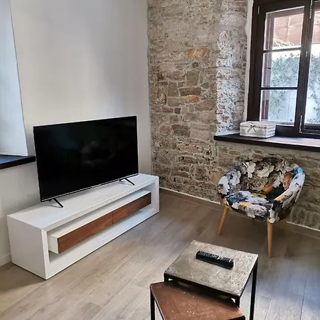 Apartvilla Castropola Apartment